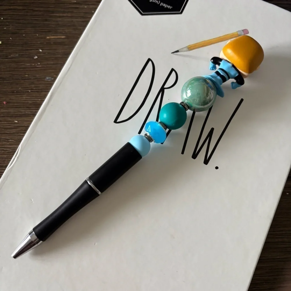 Disney Doorables: The Incredibles: Mr. Incredible (Classic) handmade beaded pen